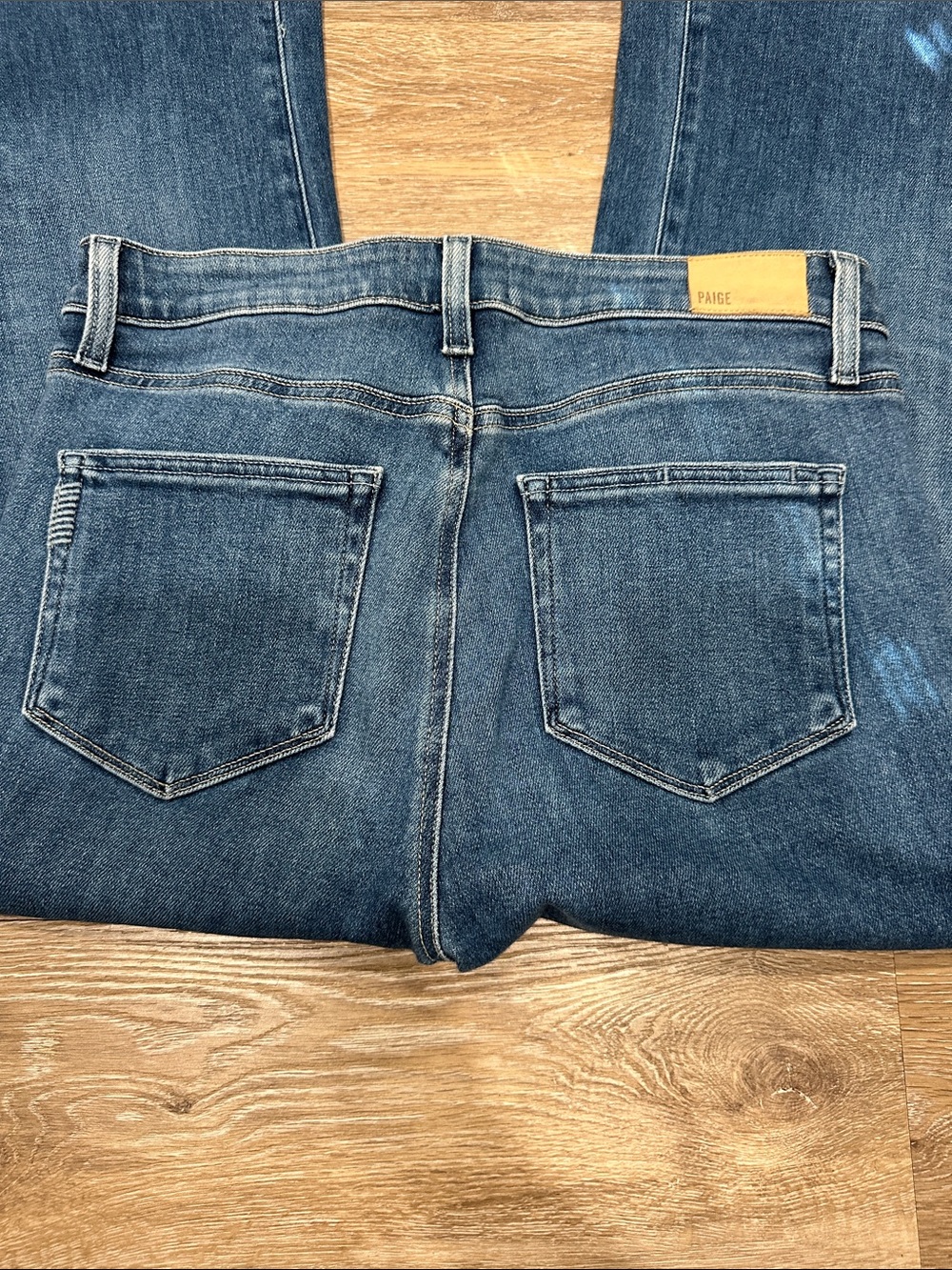 Like New! PAIGE High Rise Laurel Canyon Straight Leg Slight Flair Jeans - Picture 4 of 8